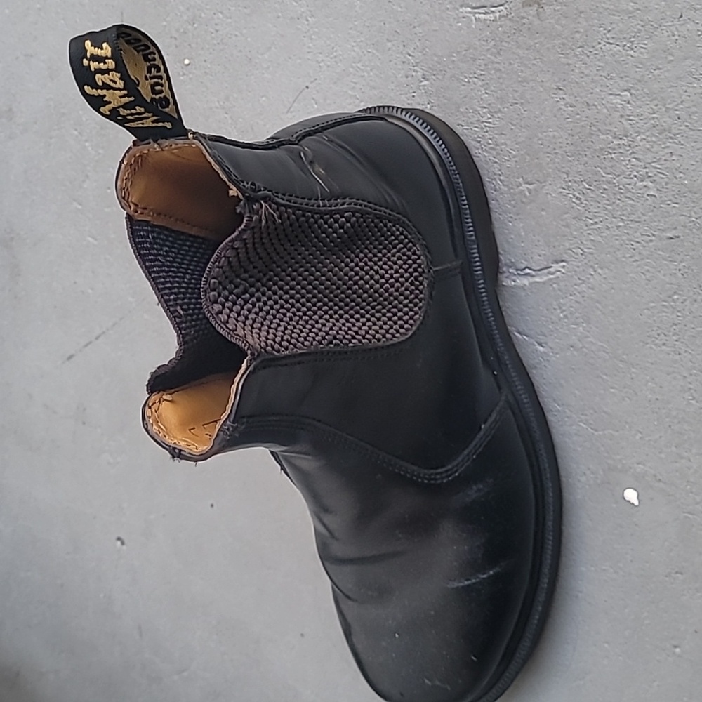 Dr. Martens Black Leather Boots with Timeless Design - Picture 3 of 3
